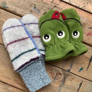 2 pairs toddler mittens